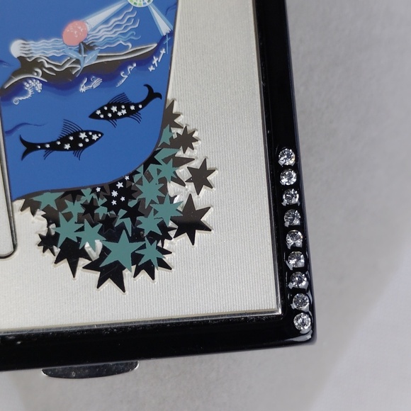 Estee Lauder Translucent Pressed Powder - Black and Silver Compact - Picture 8 of 16